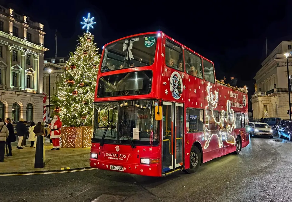 London: Christmas Lights Santa Sleigh Open-Top Tour — photograph from this exact listing